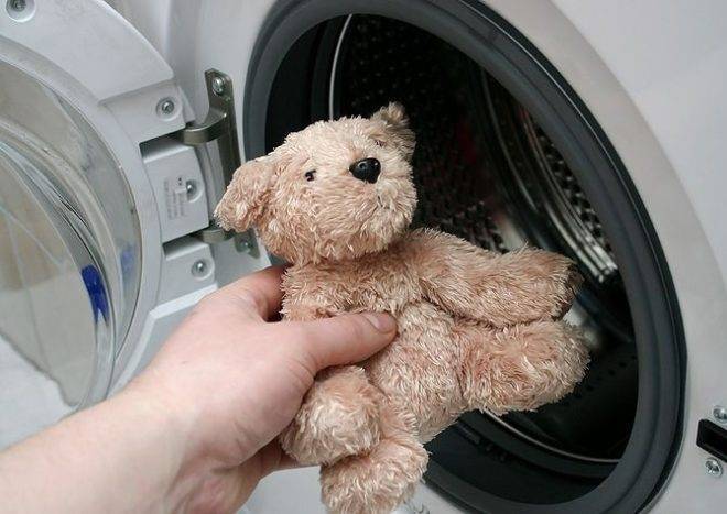 Как стирать мягкие игрушки в стиральной машинке и вручную – советы
