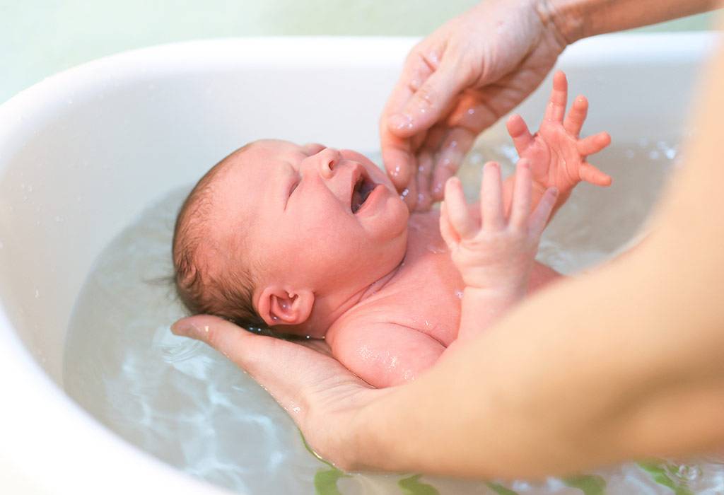 Почему новорожденный плачет во время купания и после него? - дети-ясли