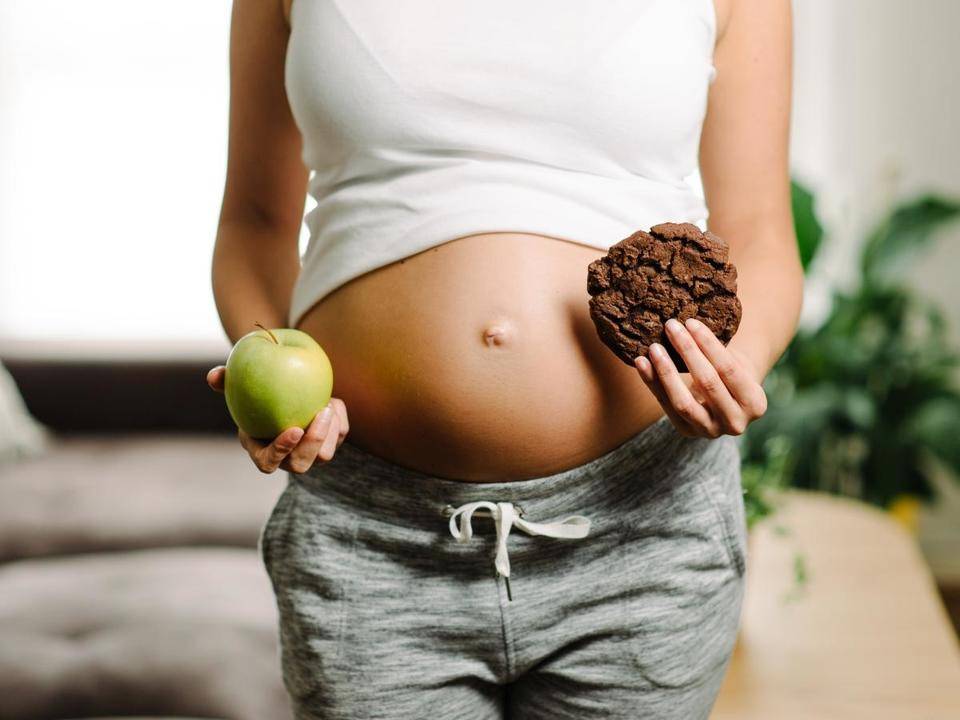 Можно ли беременным есть сливы?