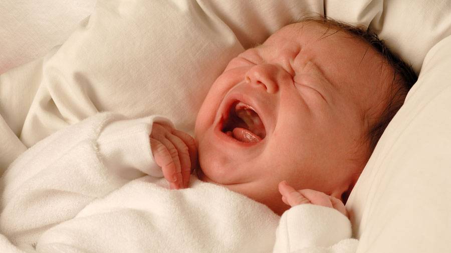 3 причины, почему младенцы плачут перед сном
