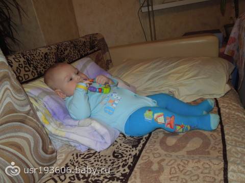 Со скольки месяцев можно сажать ребенка? во сколько можно сажать девочек и мальчиков по мнению специалистов? | семья и мама