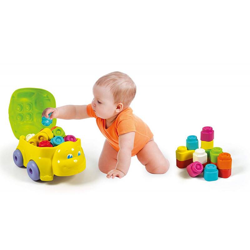 Какие игрушки нужны ребенку в 6 месяцев: особенности выбора