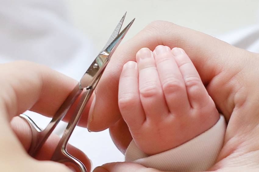 Как и когда стричь ногти новорожденному и взрослому?