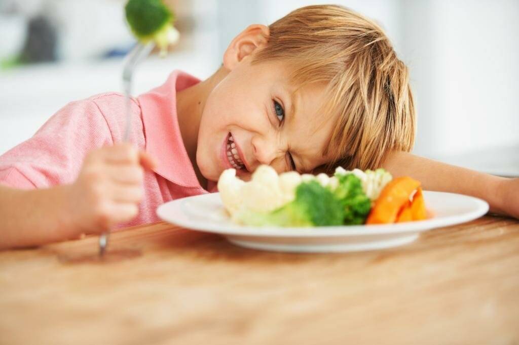 Ребенок не ест овощи, как приучить или заставить его, советы