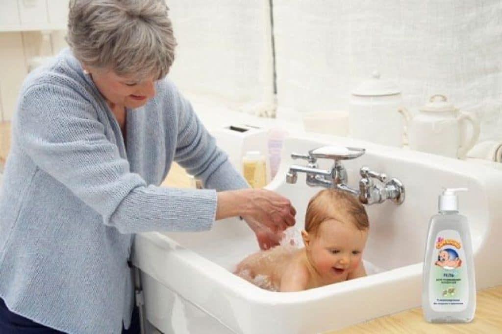 Гигиена малыша: как правильно подмывать мальчика?