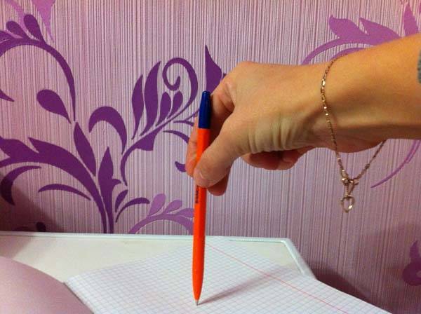 Простые способы научить ребёнка правильно держать ручку или карандаш