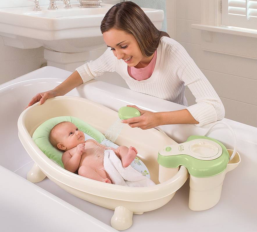 Как купать новорожденного в ванночке?